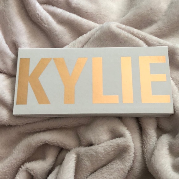 Kylie Cosmetics Other - Kylie Eyeshawdow
